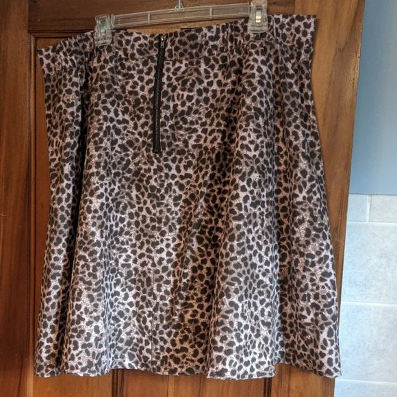 NWT Torrid Leopard Twill Pleated Mini Skater Skirt - Picture 4 of 6